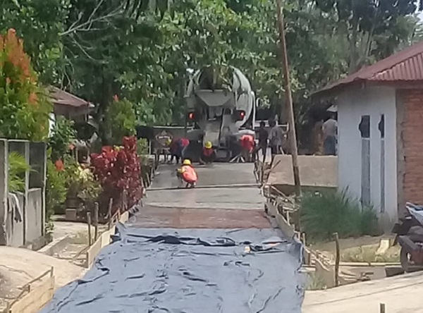 Panjang Hanya 160 Meter, Volume Pekerjaan Semenisasi Jalan Persatuan Pematang Reba Dipertanyakan