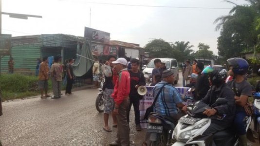 BRAKING NEWS: Warga Dumai Blokir Jalan Tuanku Tambusai, Truk  Besar Diminta Lewat Simpang Bangko