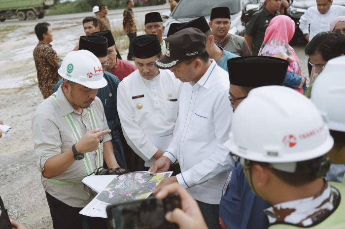 Pastikan Pembagunan Berjalan, Gubri dan Walikota Pekanbaru Tinjau Tol Pekanbaru-Dumai