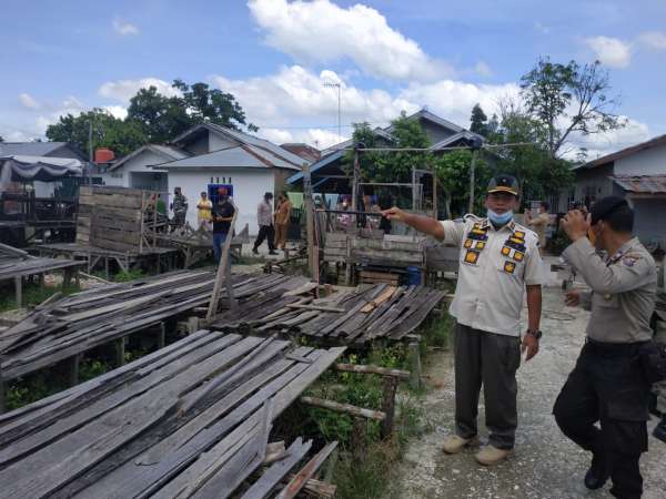 Satpol PP Bongkar dan Segel Empat Pasar Kaget di Pekanbaru
