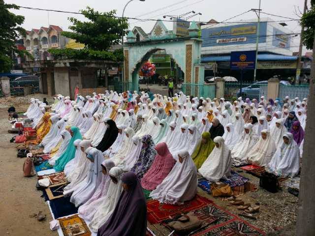 Ratusan Muslim Muhammadiyah Shalat Idul Adha di Lapangan Masjid Al-Fida