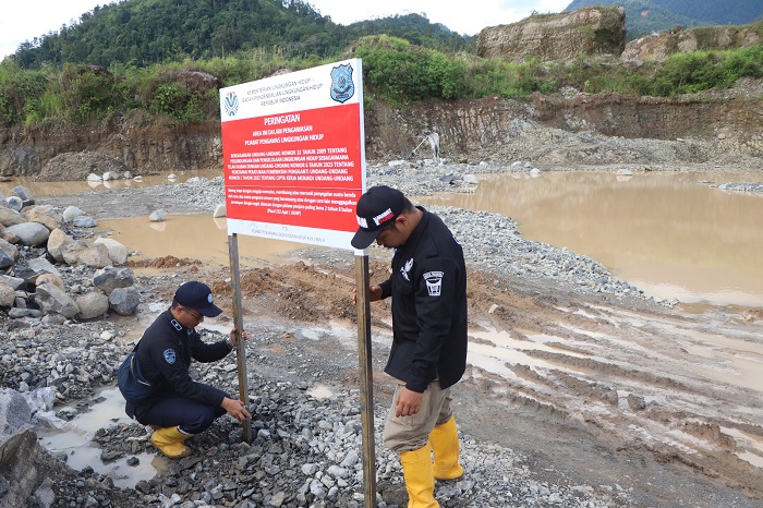 Menteri Hanif Segel Lima Tambang Nakal Penyebab Banjir di Sumatera Barat