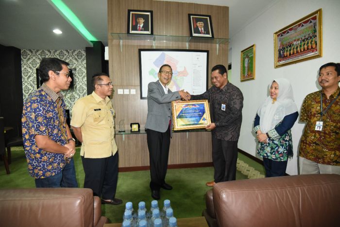 Bupati Kampar Terima Sertifikat WTP dari Kementerian Keuangan RI