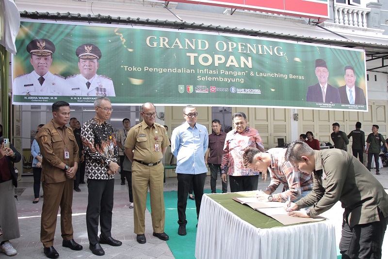PD Riau Pangan Bertuah Launching Topan dan Beras Selembayung