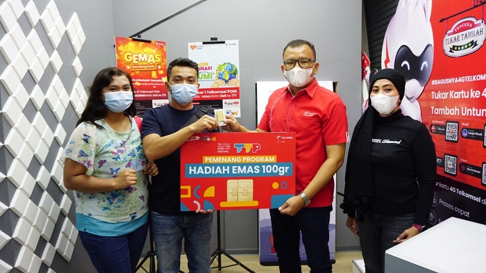 Telkomsel Serahkan Ribuan Hadiah  To the POIN Festival bagi Pelanggan Sumatera