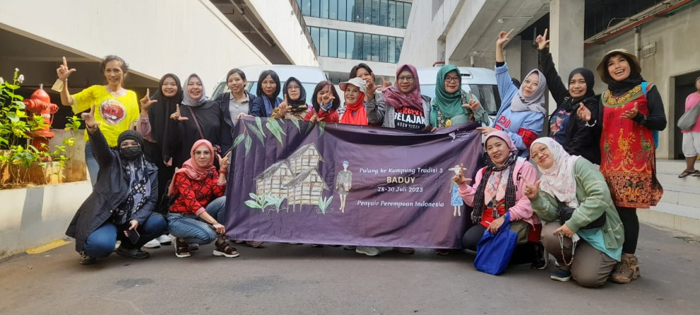 Jaga Budaya Indonesia dengan Jalan Puisi, Puluhan Penyair Perempuan Indonesia Jelajahi Baduy