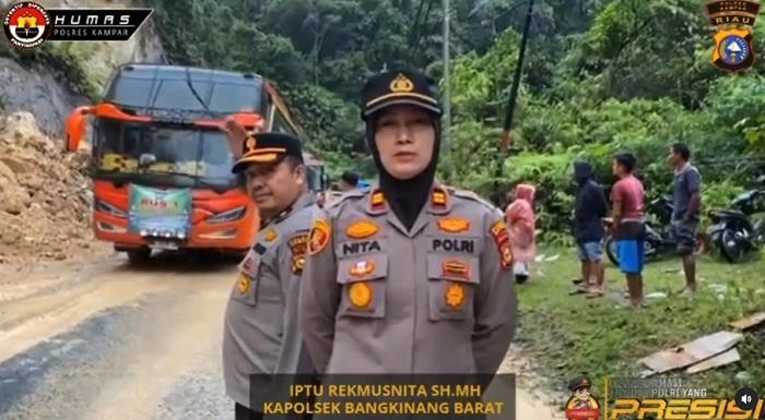 Sempat  Tertimbun Longsor,  Jalan Lintas Riau-Sumbar  di Km 81 Merangin Sudah Bisa Dilalui