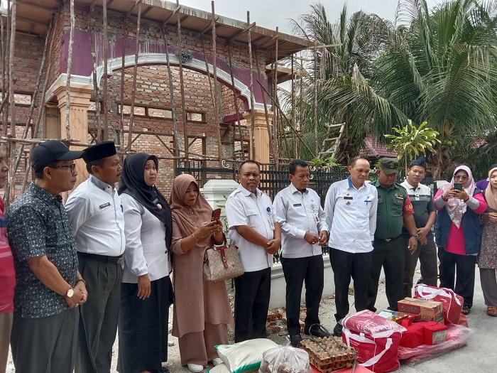 Pemko Pekanbaru Serahkan Bantuan Korban Kebakaran di Sialang Munggu