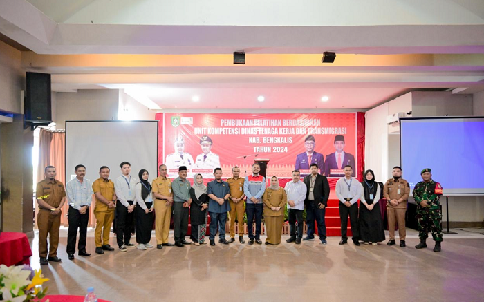 Bupati Kasmarni Buka Pelatihan Unit Berdasarkan Kompetensi Bagi Masyarakat