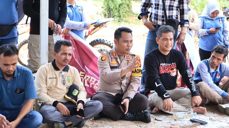Jelang Pilkada, Kapolres Kuansing Tinjau TPS 02 di Perbatasan Sungai Besar Hilir dan Pesajian