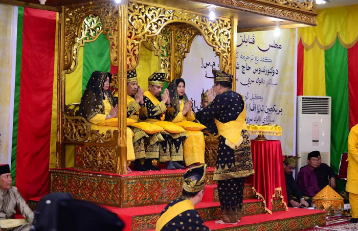 Terima Gelar Adat dari dari LAM Riau, Gubri: Ini Amanah...