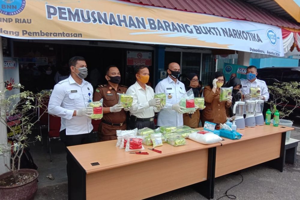 Masuk Blender, Digiling,  22 Kilogram Sabu dan 10 Ribu Butir Ekstasi Musnah...