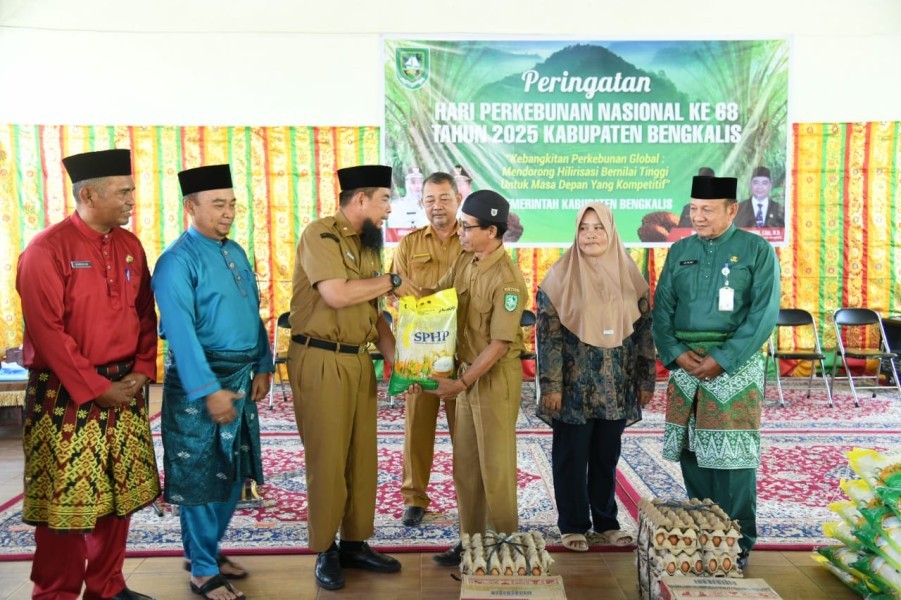 Salurkan 110 Paket Sembako pada Peringati HPN ke-68