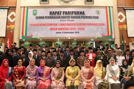 Anggota DPRD Riau Juga Manusia...Baru Dilantik, Sudah Ada  yang Gadaikan SK 