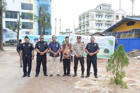 Wujud Kepedulian Terhadap Kelestarian Lingkungan, Pemkab Bengkalis Tanam Pohon Cemara