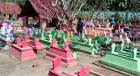 Biasanya Menakutkan, Tapi karena Dicat Warna-warni, Pemakaman Ini Malah Jadi Spot Selfie