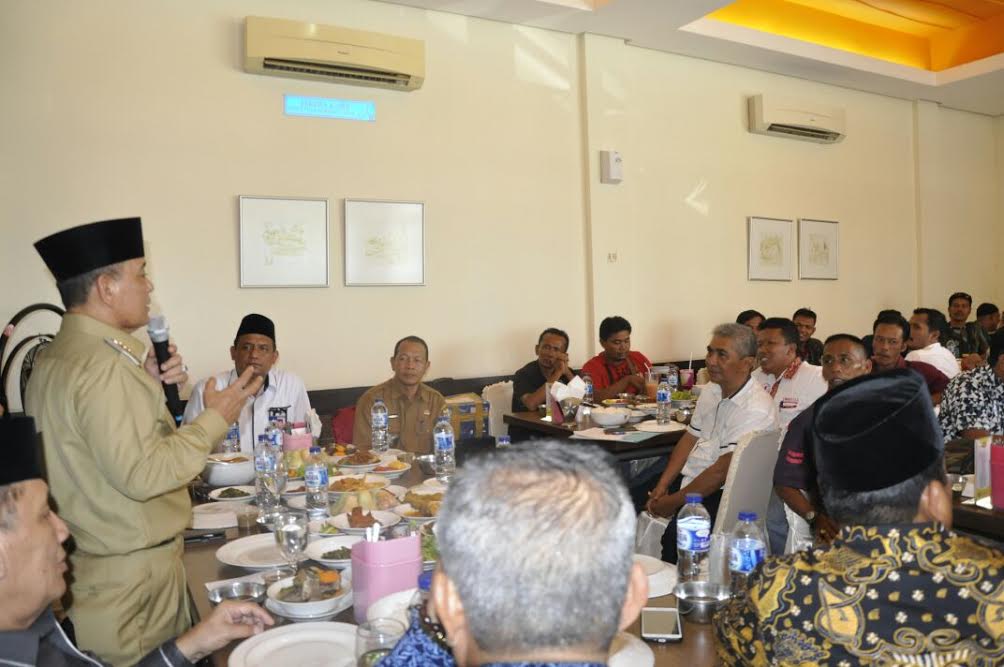 Bupati HM Harris Temu Ramah dengan Insan Pers di Pelalawan