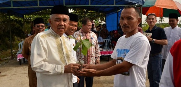 Lihat Abrasi di Bengkalis, Gubri Perintahkan Dinas PU Turun