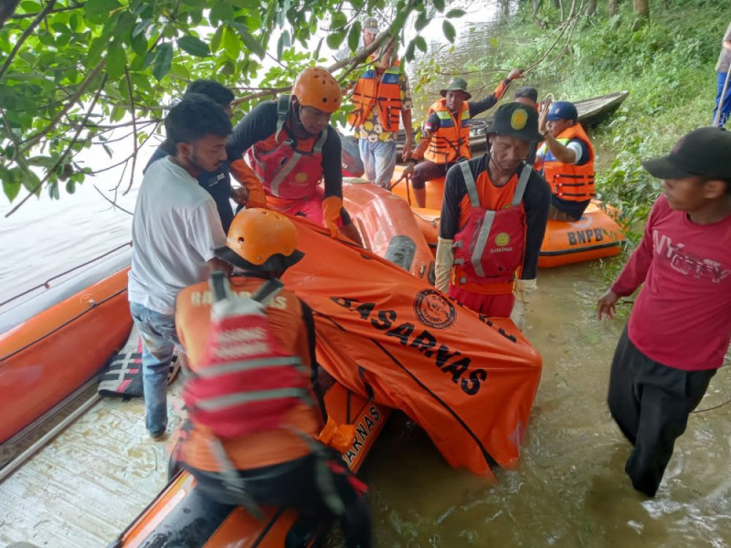 Nelayan Tenggelam di Sungai Kampar Desa Buluh Cina Ditemukan Meninggal Dunia