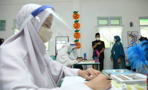 24 Mei Siswa SMA dan SMK di Riau Masuk Sekolah, Kadisdik: Belajar Masih Daring!