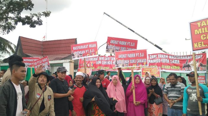 Tak Terima Tanahnya Diserobot, Ratusan Warga Dumai Gelar Aksi Demo, 'Barita Simbolon Mafia Tanah'