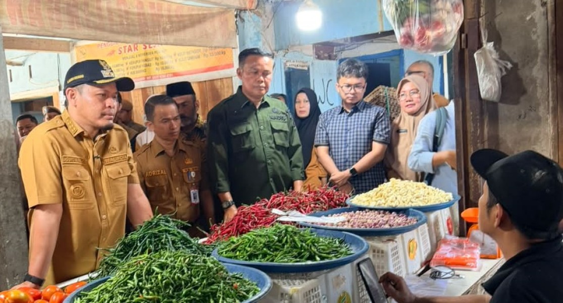 Wali Kota Pekanbaru Sidak Harga Komoditas Pangan di Pasar Dupa