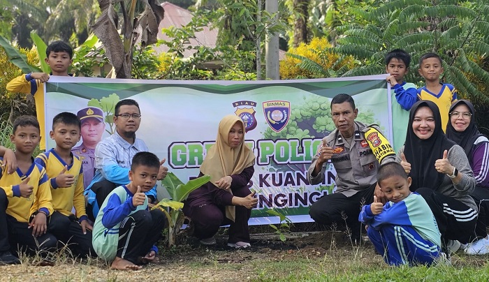 Polsek Singingi Hilir Lakukan gerakan Gen Z dalam cinta lingkungan di SDN 004 Tanjung Pauh
