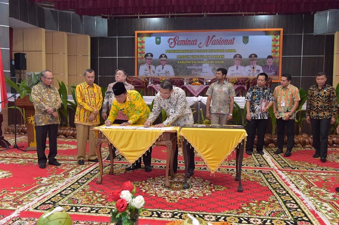 Pemkab Inhil Terima CSR dari Bank Riau Kepri 