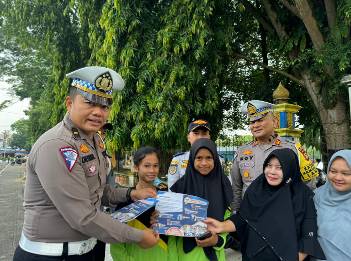 Sat Lantas Polres Kuansing Gelar Sosialisasi Keselamatan dan Pembagian Brosur: Promosi Lomba Konten Video