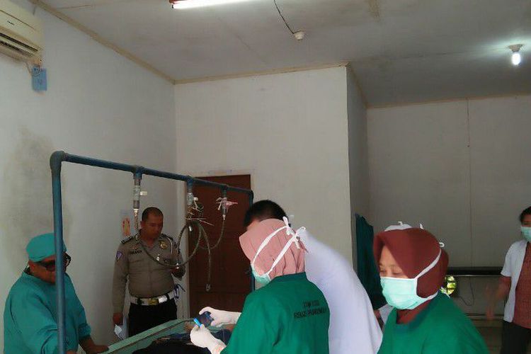 BRAKKK...Sedan Altis vs Truk, Seorang Dokter Muda Tewas di Tempat 