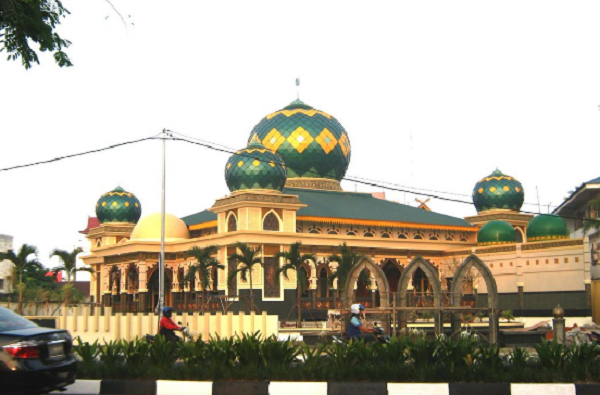 Selama Ramadhan, Masjid Ar Rahman Sediakan 400 Takjil Gratis Tiap Hari