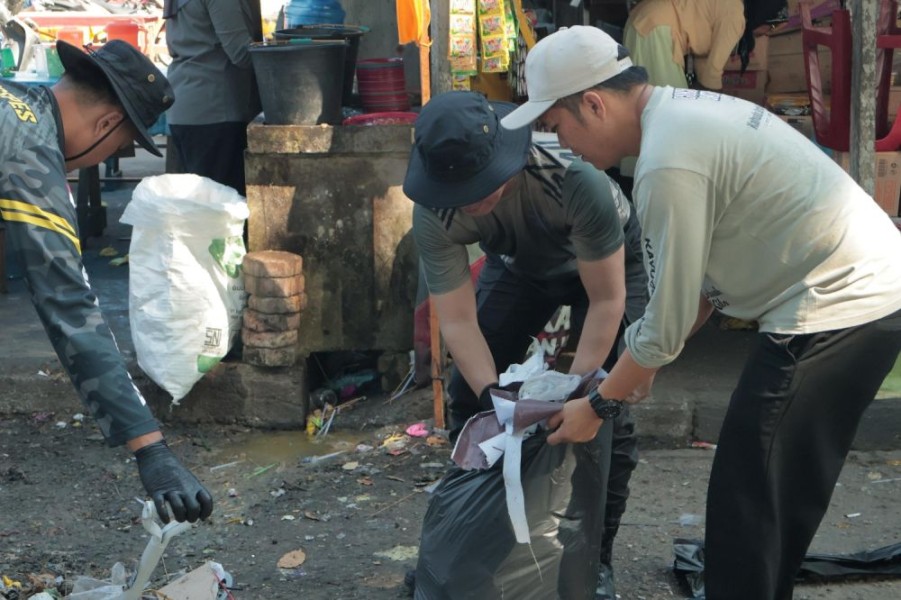 Usai Pacu Jalur Mendunia, Bupati Kuansing Pimpin Bersih-bersih Tepian Narosa
