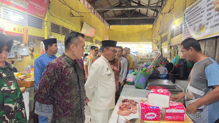 Harga Ayam Potong di Bagan Siapiapi Tembus Rp60.000 Per Kilogram, SekdaLangsung Sidak Pasar