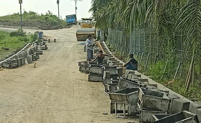 Penyelesaian Peningkatan Jalan Masuk Ke Bandar Udara Pasir Pengaraian Terus Dikebut