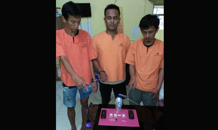 Lagi Nongkrong di Warung, Tiga Pengedar Narkoba di Rohil Diciduk Polisi