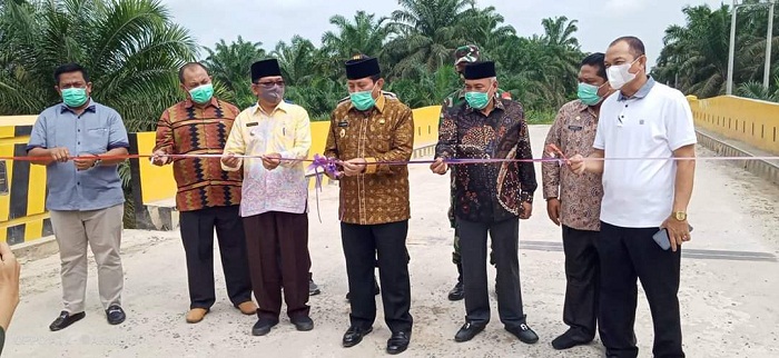 Bupati Rohul Resmikan Jembatan Sei Pelanduk di Kotalama 