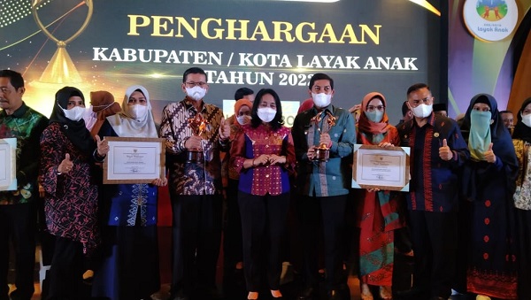 Naik Peringkat, Pemko Dumai Raih Penghargaan Kota Layak Anak Kategori Nindya