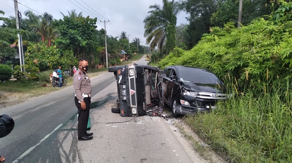 Tabrakan Beruntun di Jake Kuansing, Tiga Mobil Rusak Parah...