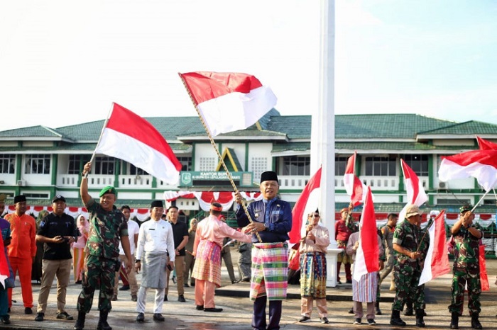 Plt Bupati Kepulauan Meranti Luncurkan Gerakan Nasional 10 Juta Bendera Merah Putih