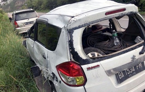 Ertiga dari Sumbar Terjun ke Jurang 30 Meter di XIII Koto Kampar