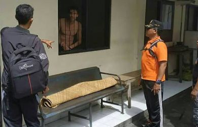 Bule Jerman Telanjang dan Ancam Tembak Warga, Ngakunya Frustasi Ditinggal Pacar dan Kehabisan Uang