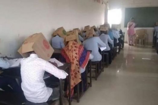 Kocak! Sekolah Ini Wajibkan Siswanya Pakai Kardus di Kepala Agar Tak Menyontek Saat Ujian