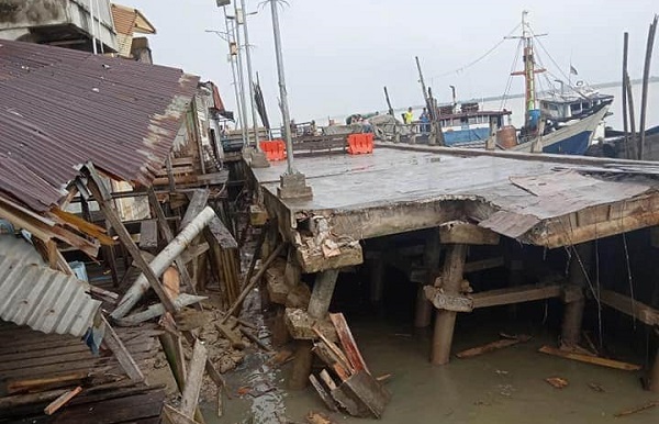 Turap Pelabuhan Camat Selatpanjang Ambruk untuk Keempat Kalinya