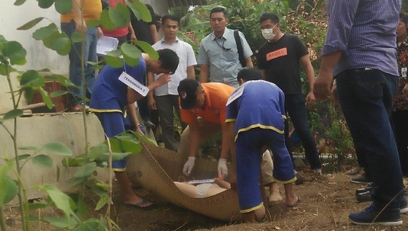 5 Tahun Tak Pulang, Air Mata Misem Tumpah Begitu tahu  3 Anak dan 1 Cucunya Dikubur di Belakang Rumah