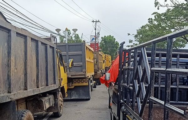 Antre Panjang, Masyarakat di  Pasir Pengaraian Kesulitan Mendapatkan BBM Jenis Solar