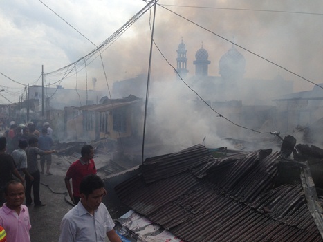 UPDATE, Sudah 30 Rumah Hangus Terbakar di Jalan Karet