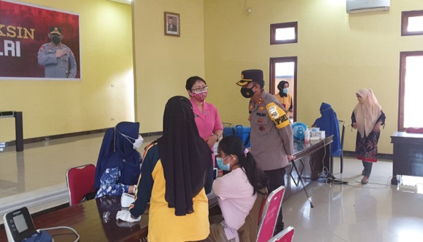 Vaksinasi Massal di Gerai Vaksin TNI Polri di Kuansing, Setiap Hari Minimal 200 Warga