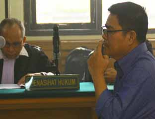 Kirjauhari Akui Terima Uang Rp 900 juta dari Suwarno Staf di Biro Keuangan Setdaprov Riau
