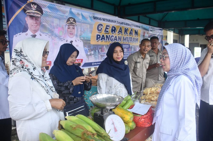 Pemkab Kampar Gelar Gerakan Pangan Murah di Kantor Desa Kubang Jaya