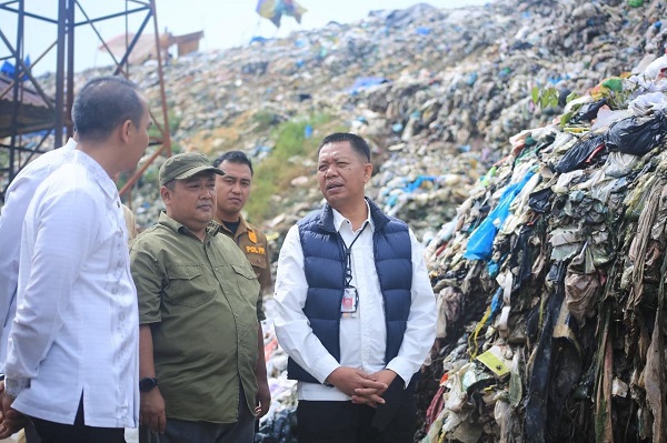 Jelang Kontrak Baru Pengangkutan Sampah, Indra Pomi Bawa Sejumlah Pejabat ke TPA Muara Fajar